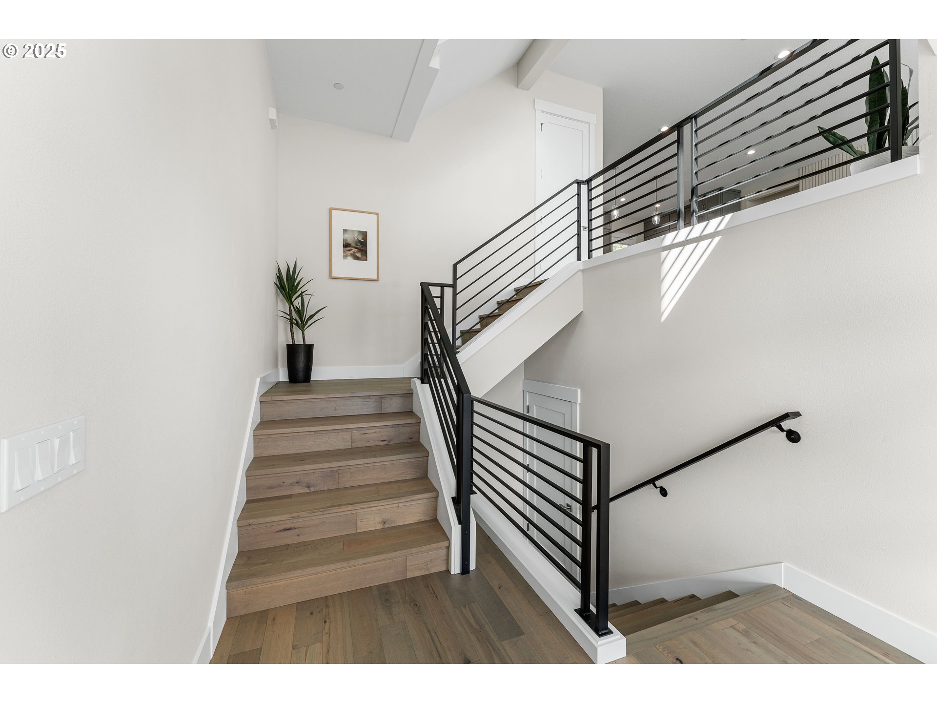 565 W U ST