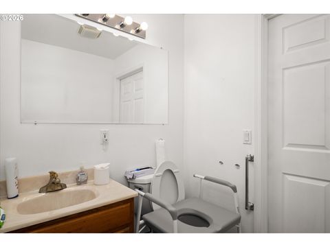 Tiny photo for 805 Queens Ave, Creswell, OR 97426 (MLS # 412440360)