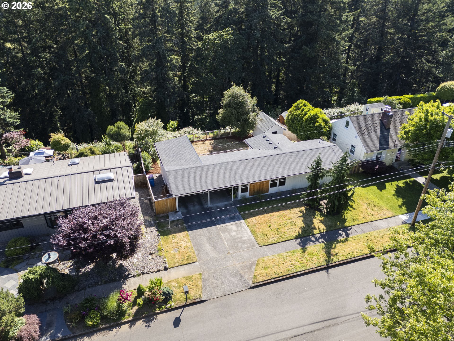 309 NW OVERLOOK DR