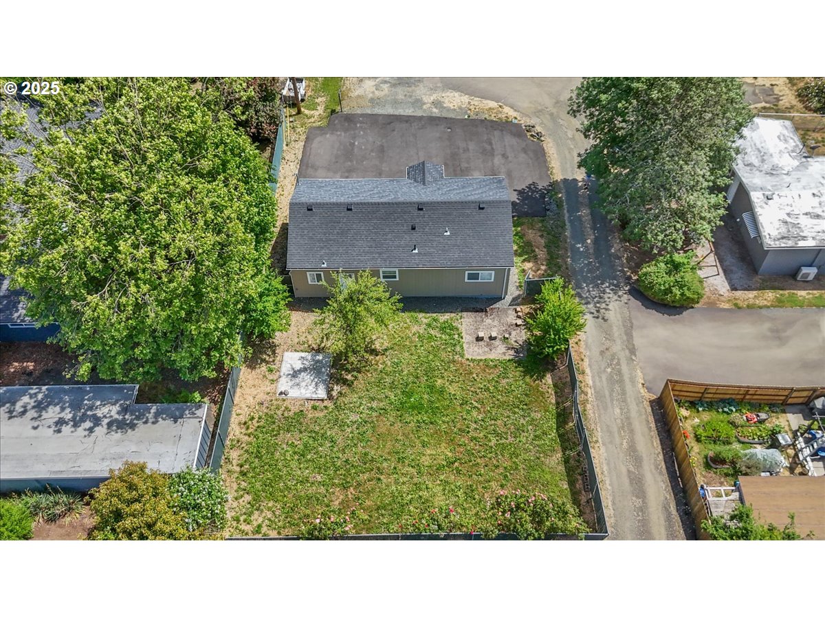 512 NW CECIL AVE