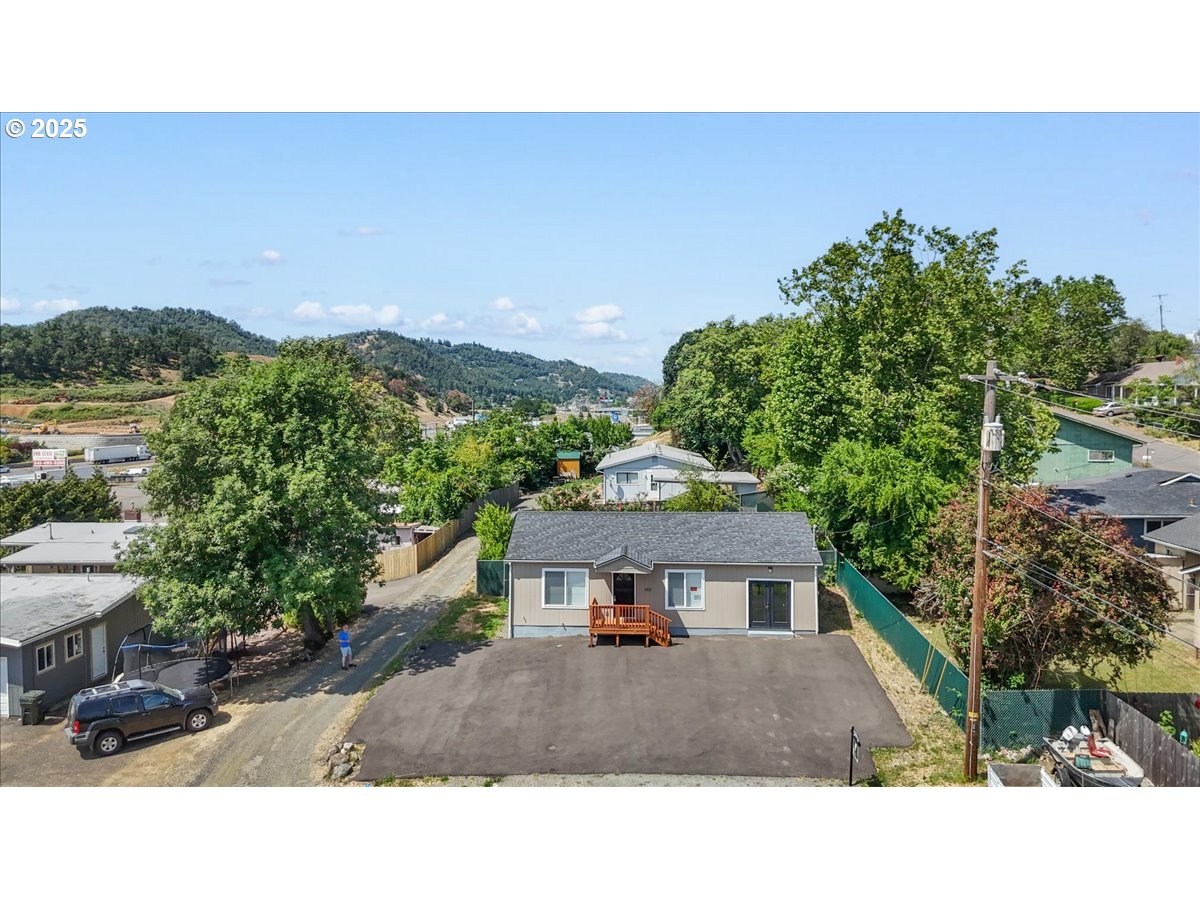 512 NW CECIL AVE