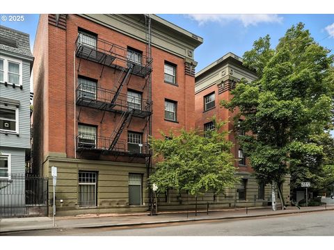 2109 NW IRVING ST 211 Portland OR 97210