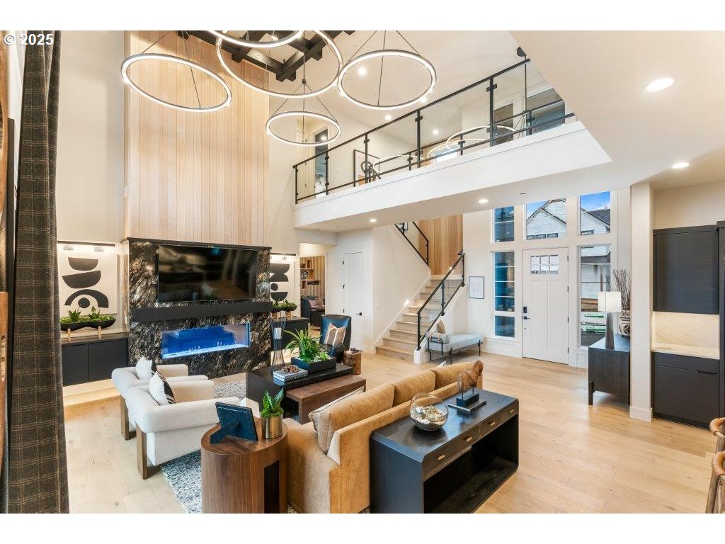 305 W FIR LOOP