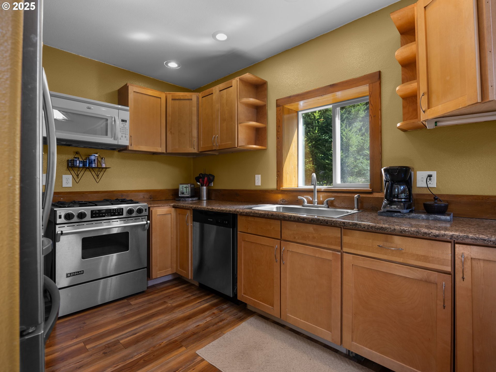 Eagle Creek, Oregon 97022, United States, 3 Bedrooms Bedrooms, ,3 BathroomsBathrooms,Residential,Active,197109