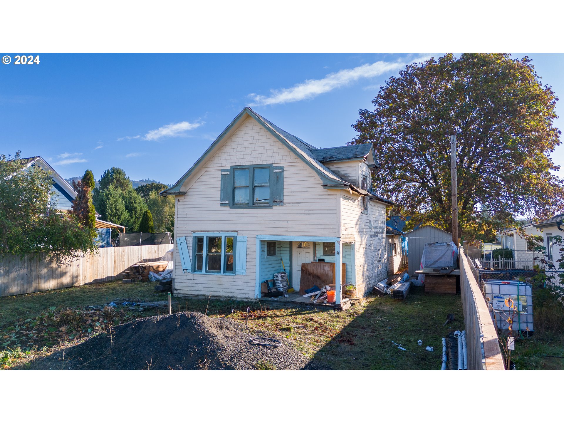 109 S TRADE ST