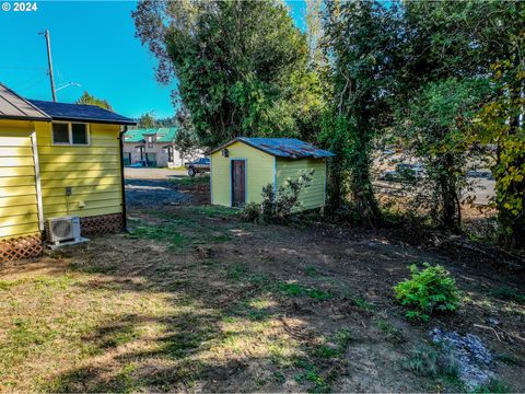 A home in Coquille