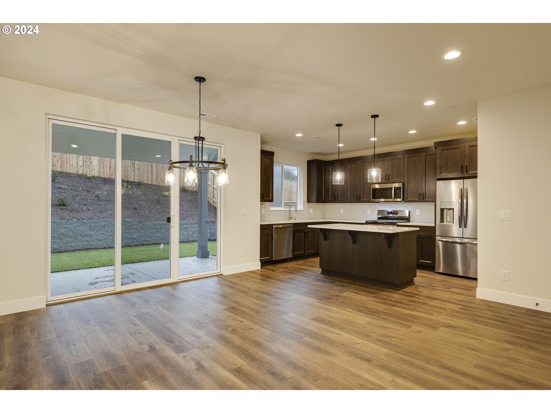 Newberg, Oregon 97132, United States, 3 Bedrooms Bedrooms, ,3 BathroomsBathrooms,Residential,Pending,44681