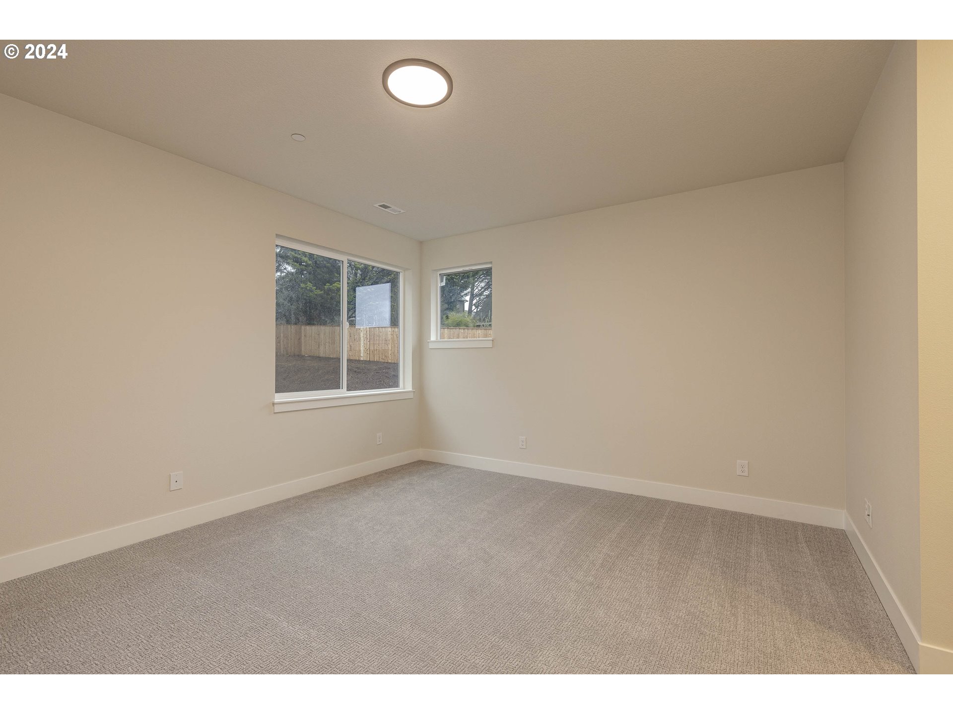 Newberg, Oregon 97132, United States, 3 Bedrooms Bedrooms, ,3 BathroomsBathrooms,Residential,Pending,44681