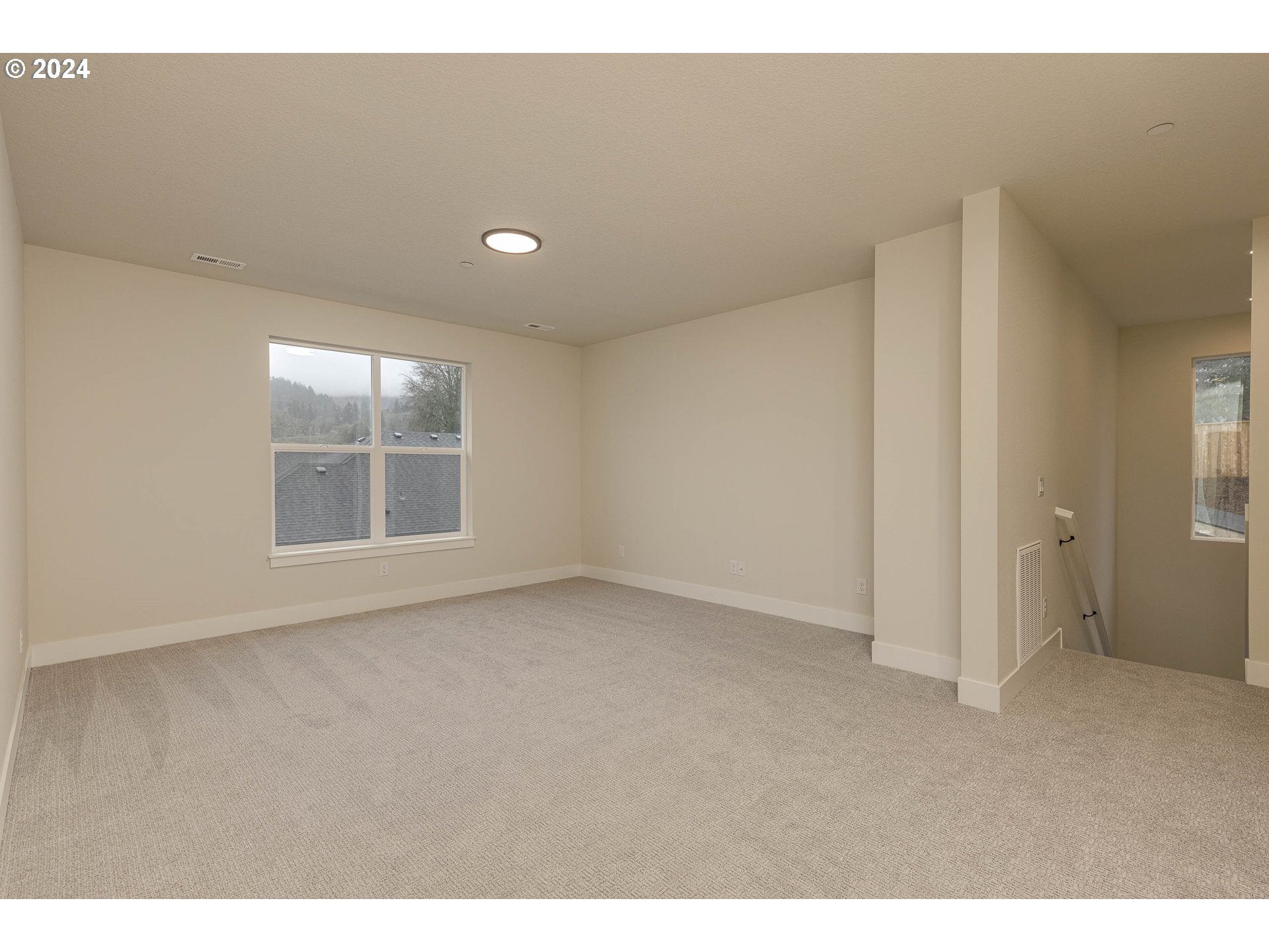 Newberg, Oregon 97132, United States, 3 Bedrooms Bedrooms, ,3 BathroomsBathrooms,Residential,Pending,44681
