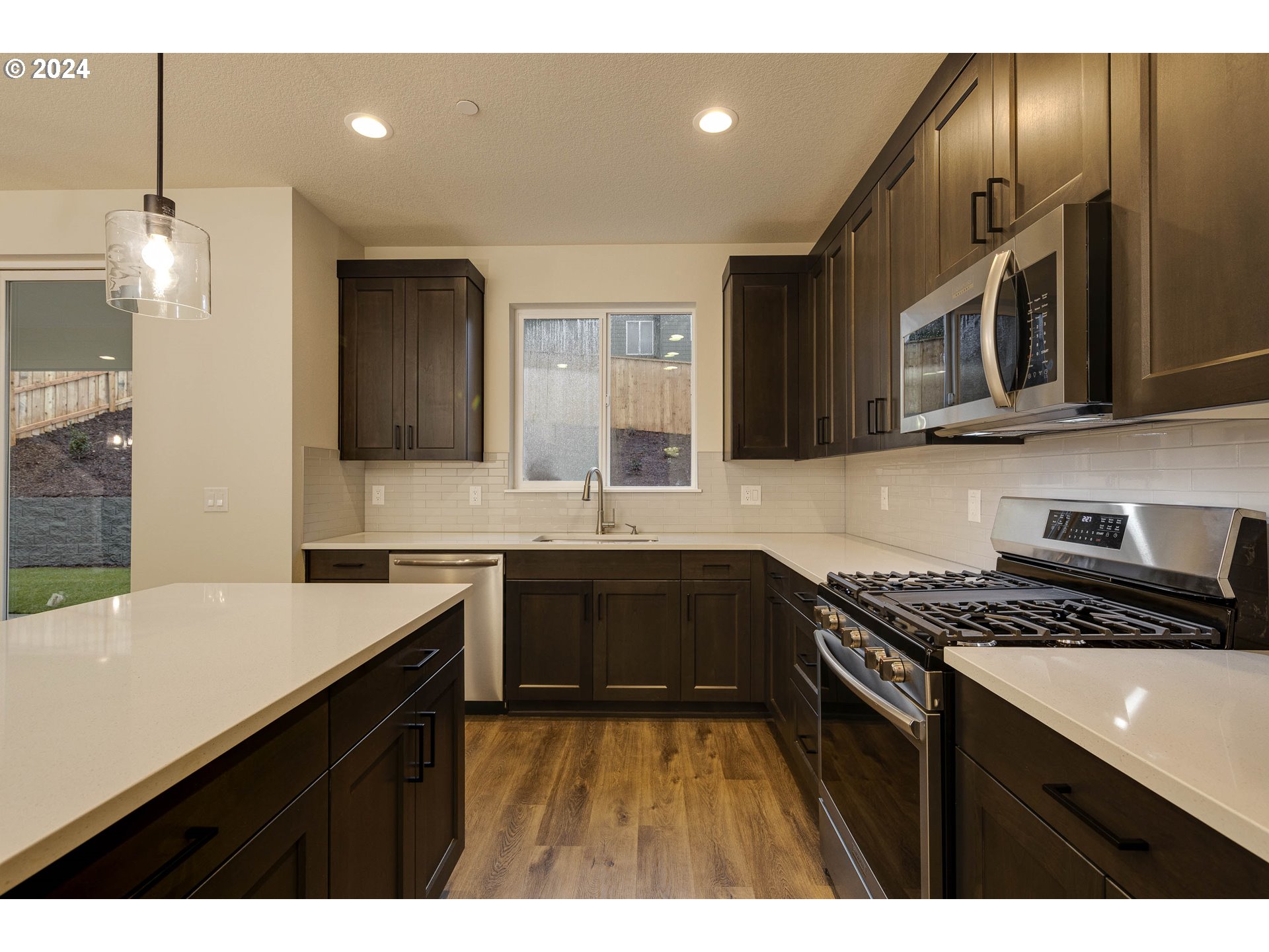 Newberg, Oregon 97132, United States, 3 Bedrooms Bedrooms, ,3 BathroomsBathrooms,Residential,Pending,44681