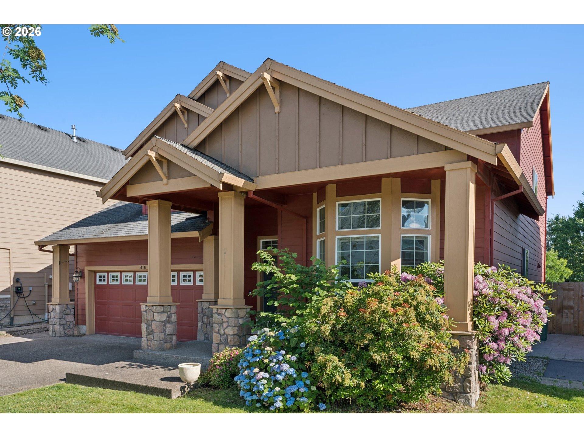 416 Banner LN