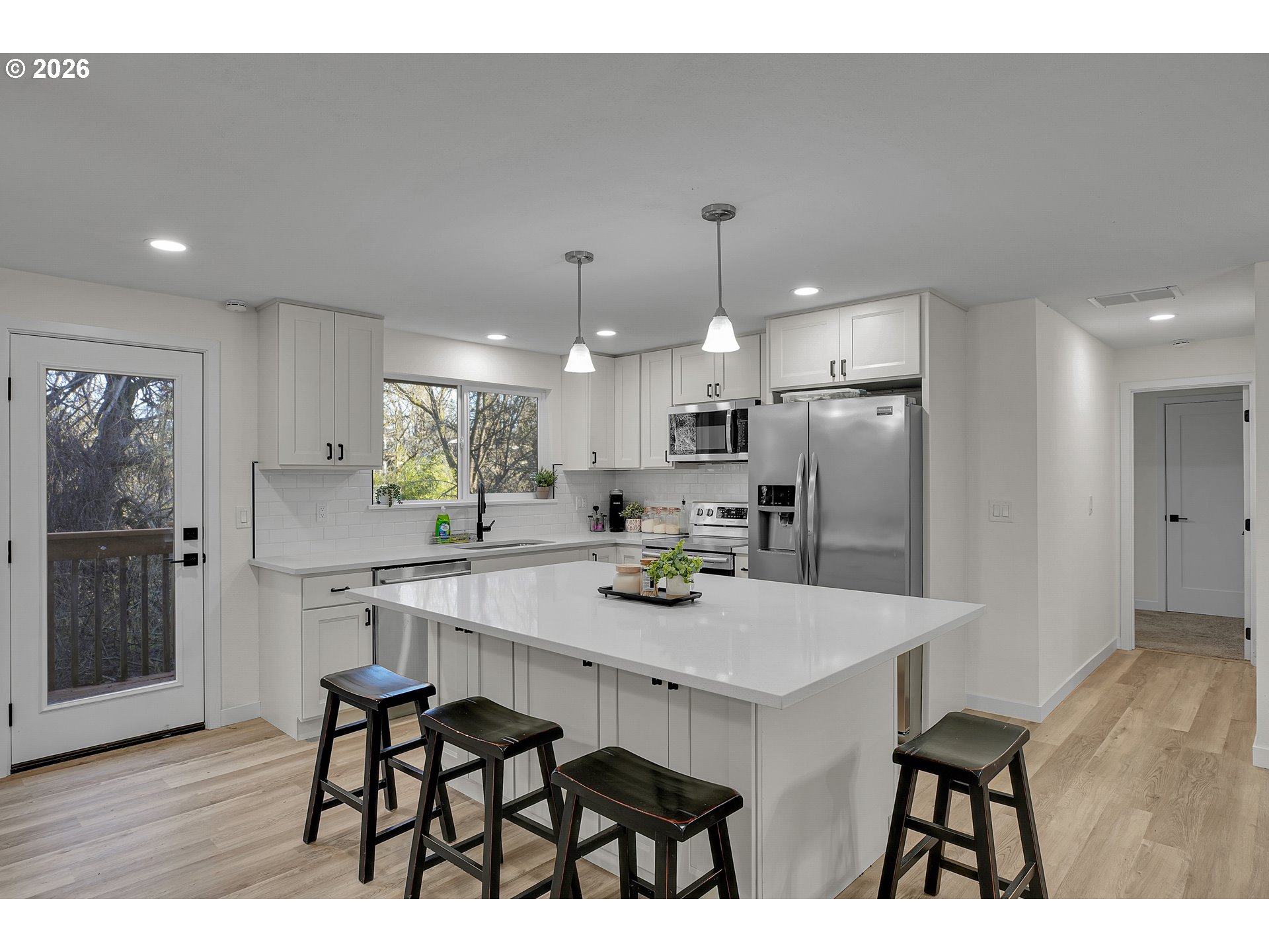 680 SW WILLOW CREEK DR