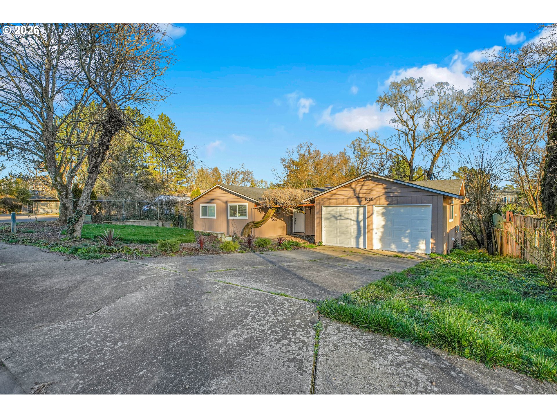 680 SW WILLOW CREEK DR