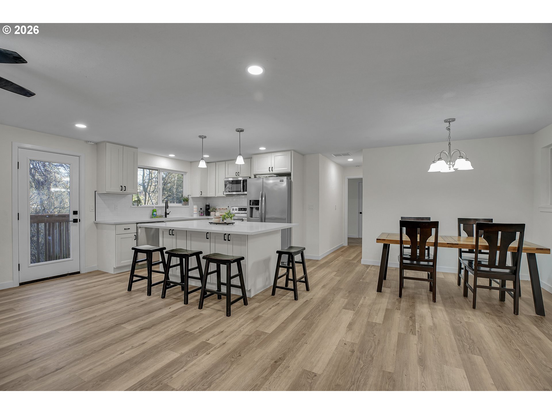 680 SW WILLOW CREEK DR