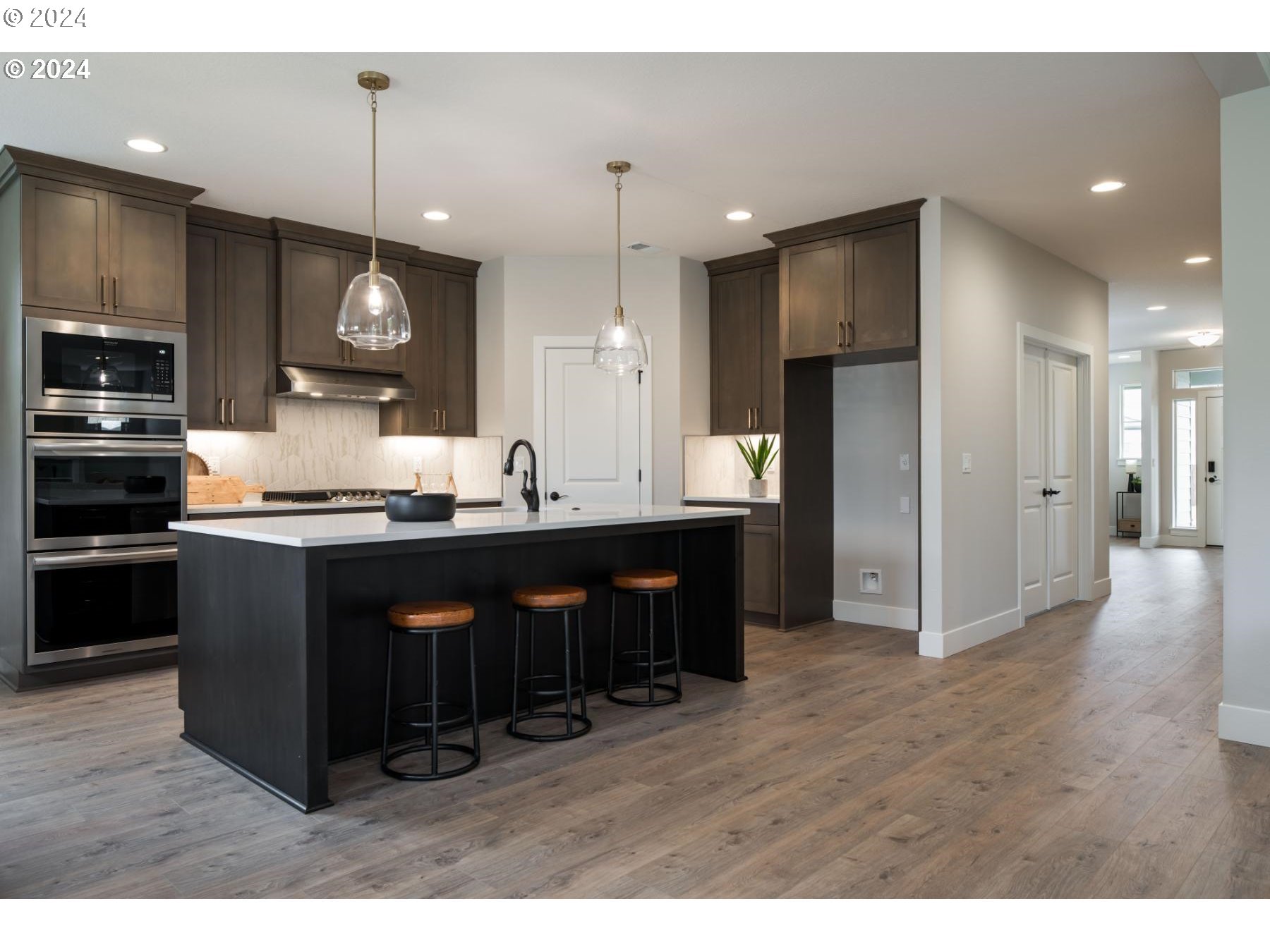 Gresham, Oregon 97080, United States, 5 Bedrooms Bedrooms, ,4 BathroomsBathrooms,Residential,Pending,28001