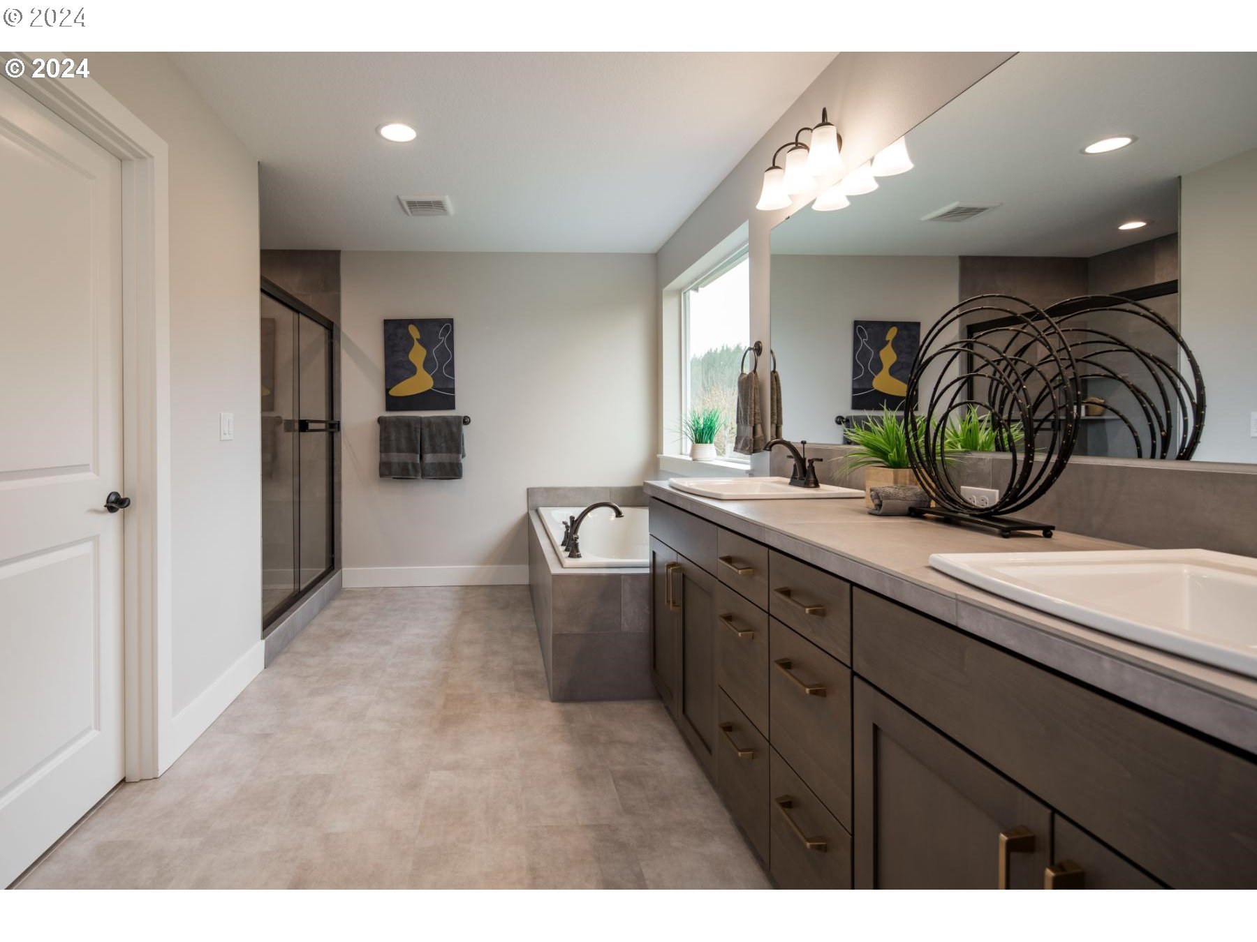 Gresham, Oregon 97080, United States, 5 Bedrooms Bedrooms, ,4 BathroomsBathrooms,Residential,Pending,28001