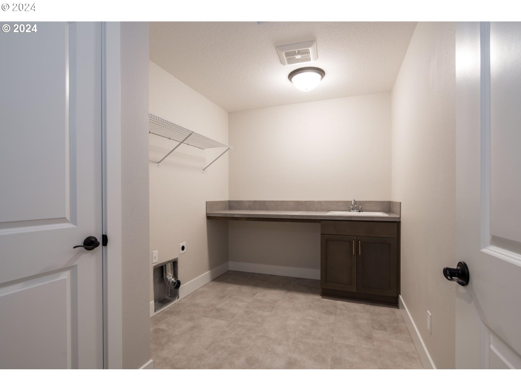 Gresham, Oregon 97080, United States, 5 Bedrooms Bedrooms, ,4 BathroomsBathrooms,Residential,Pending,28001