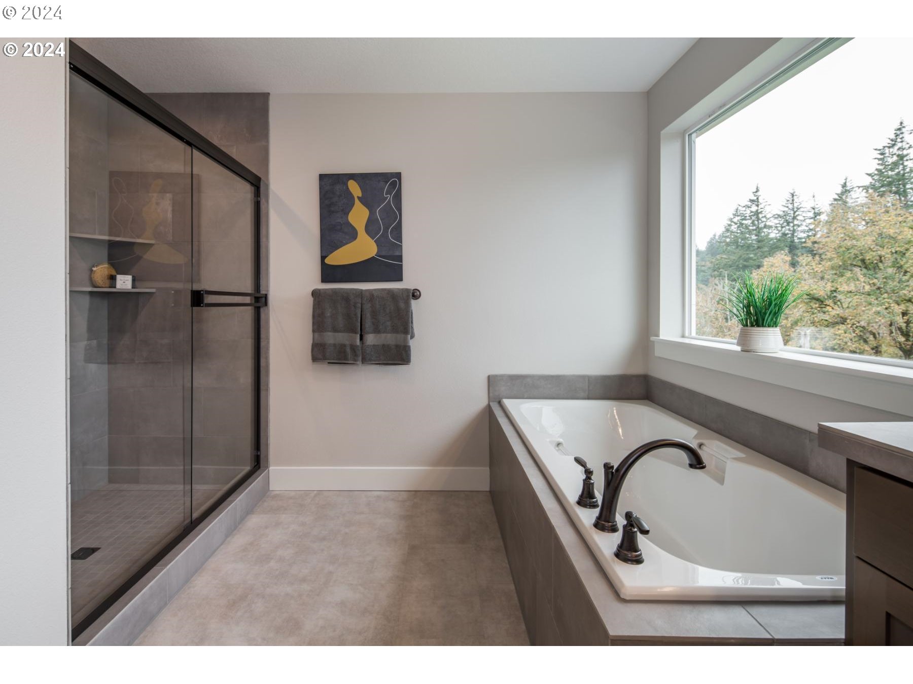 Gresham, Oregon 97080, United States, 5 Bedrooms Bedrooms, ,4 BathroomsBathrooms,Residential,Pending,28001