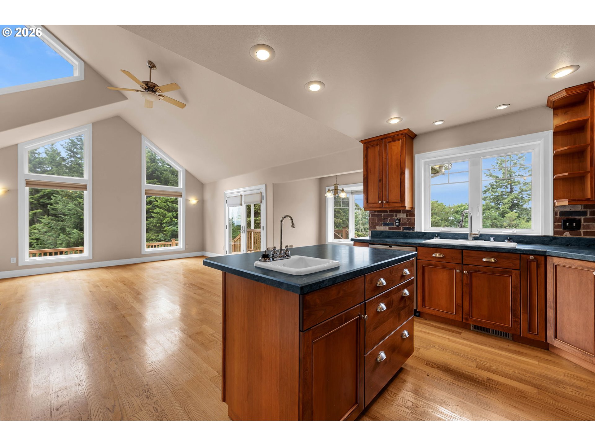 166 RIVERSCAPE RD