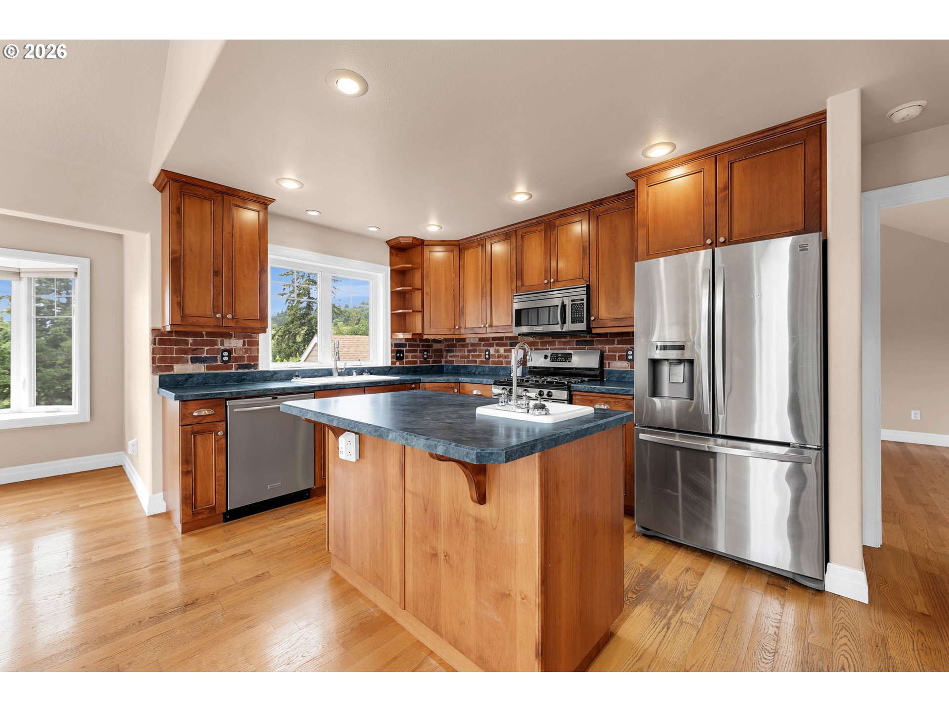 166 RIVERSCAPE RD