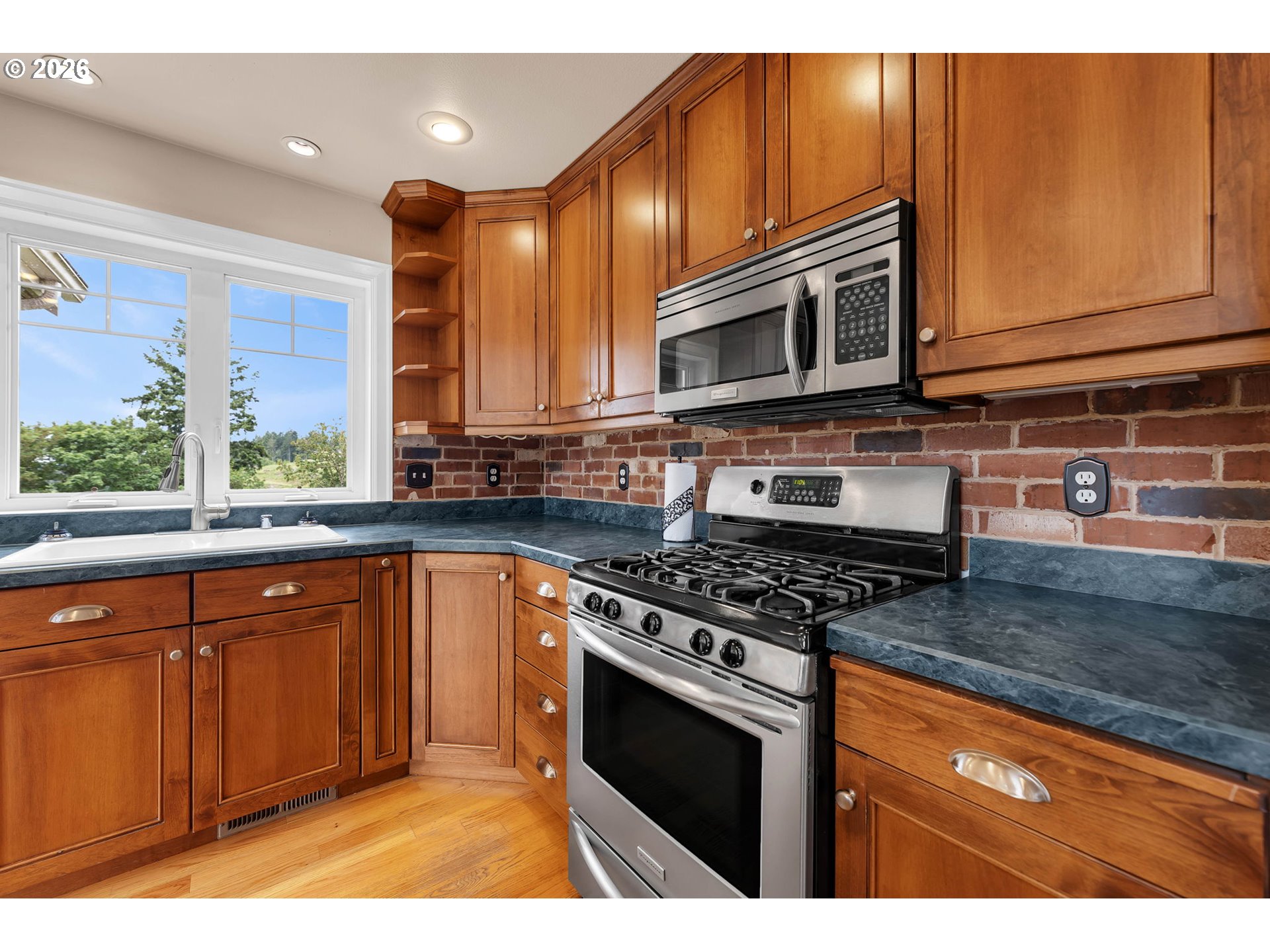 166 RIVERSCAPE RD