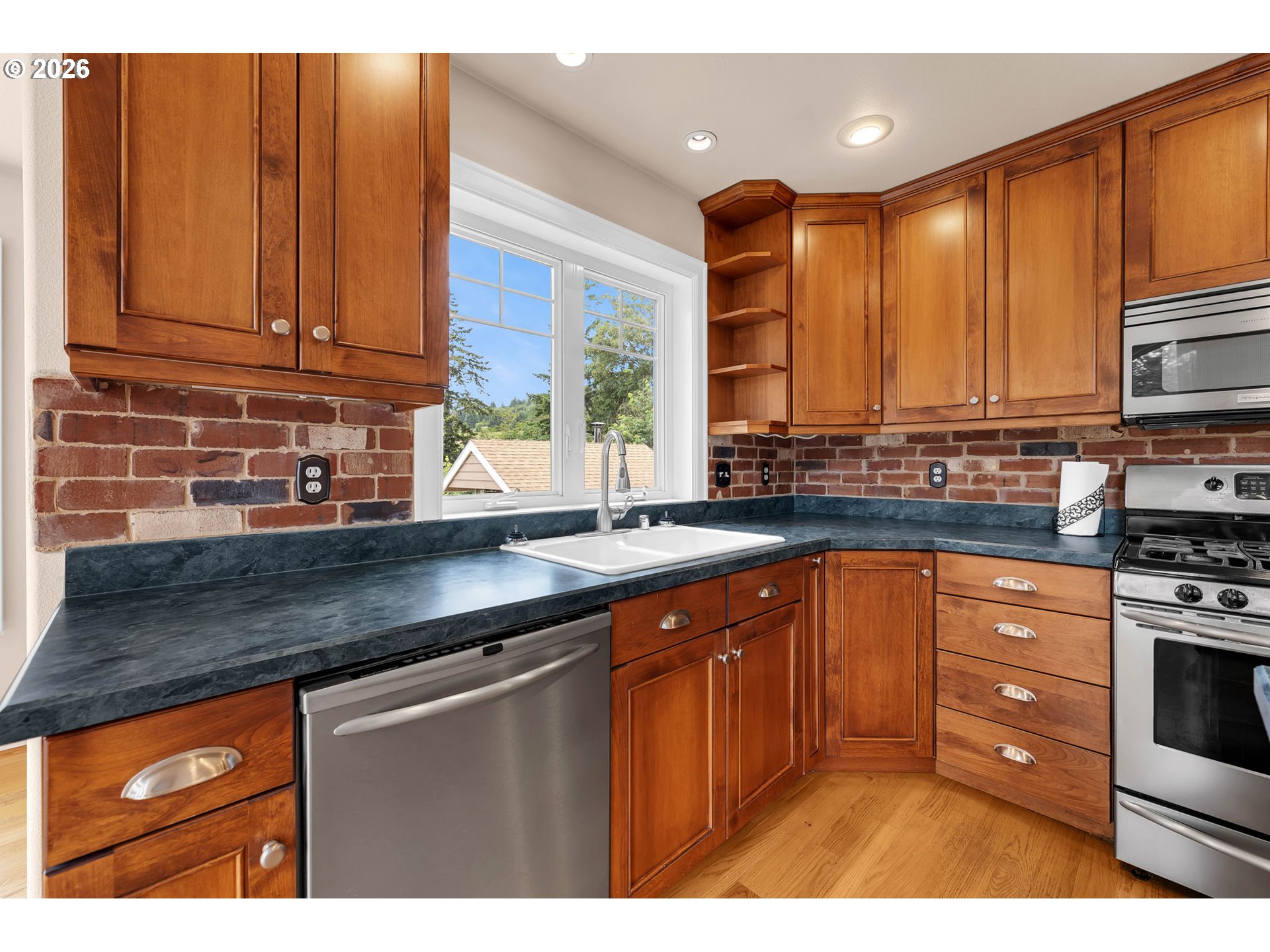 166 RIVERSCAPE RD