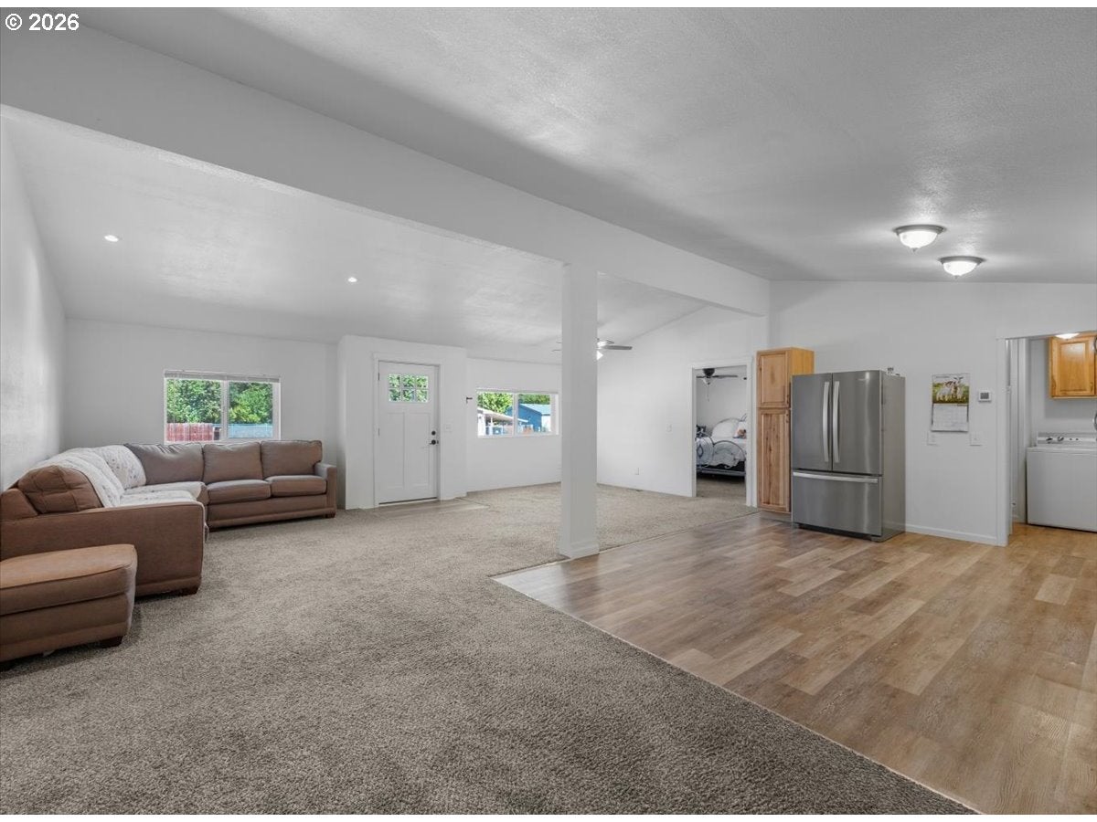 107 GADDIS LN