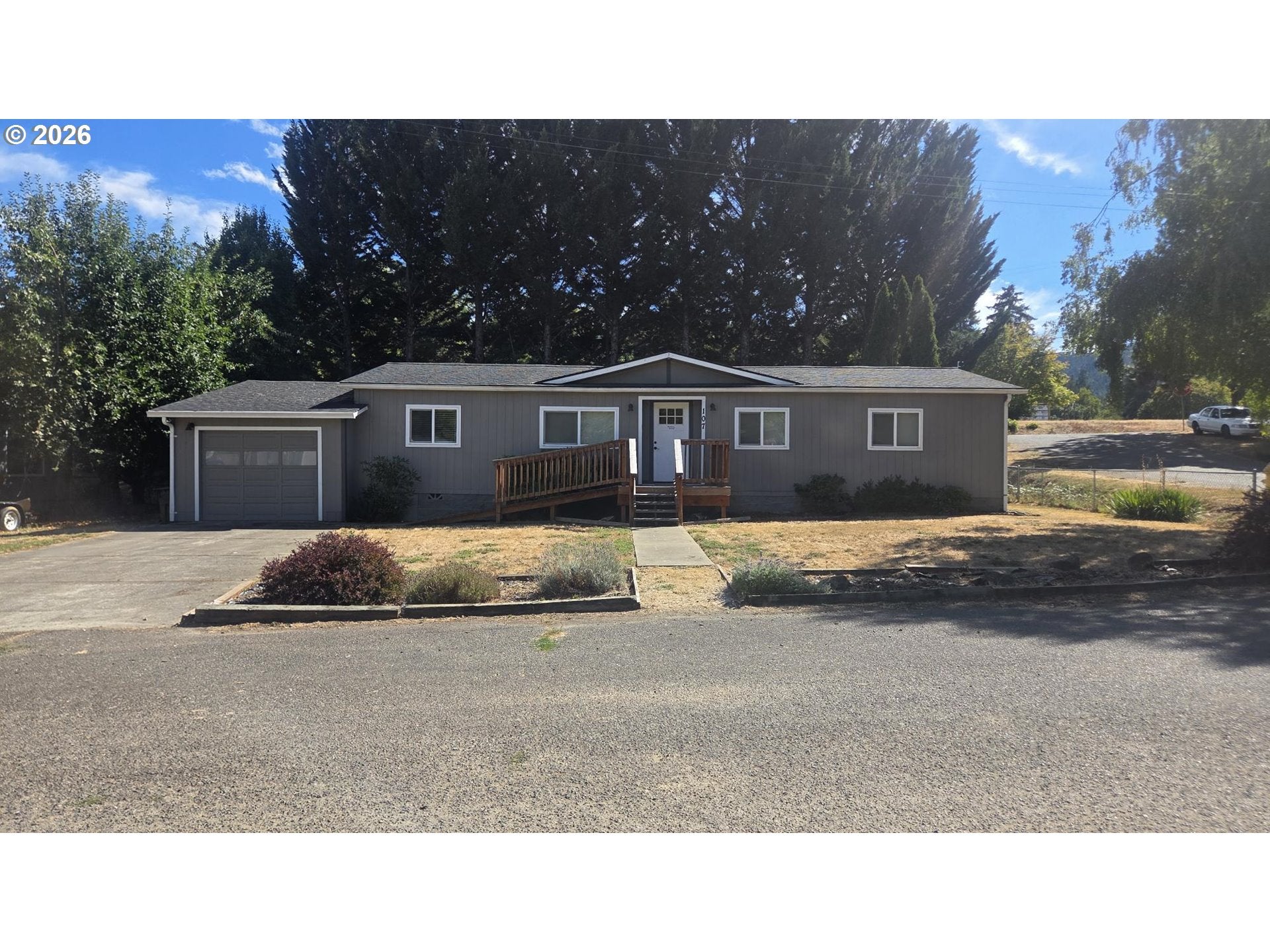 107 GADDIS LN