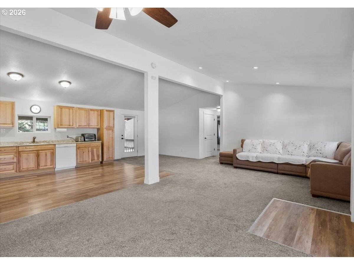 107 GADDIS LN