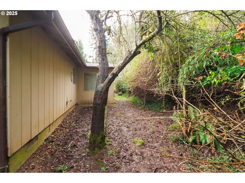 A home in Coquille