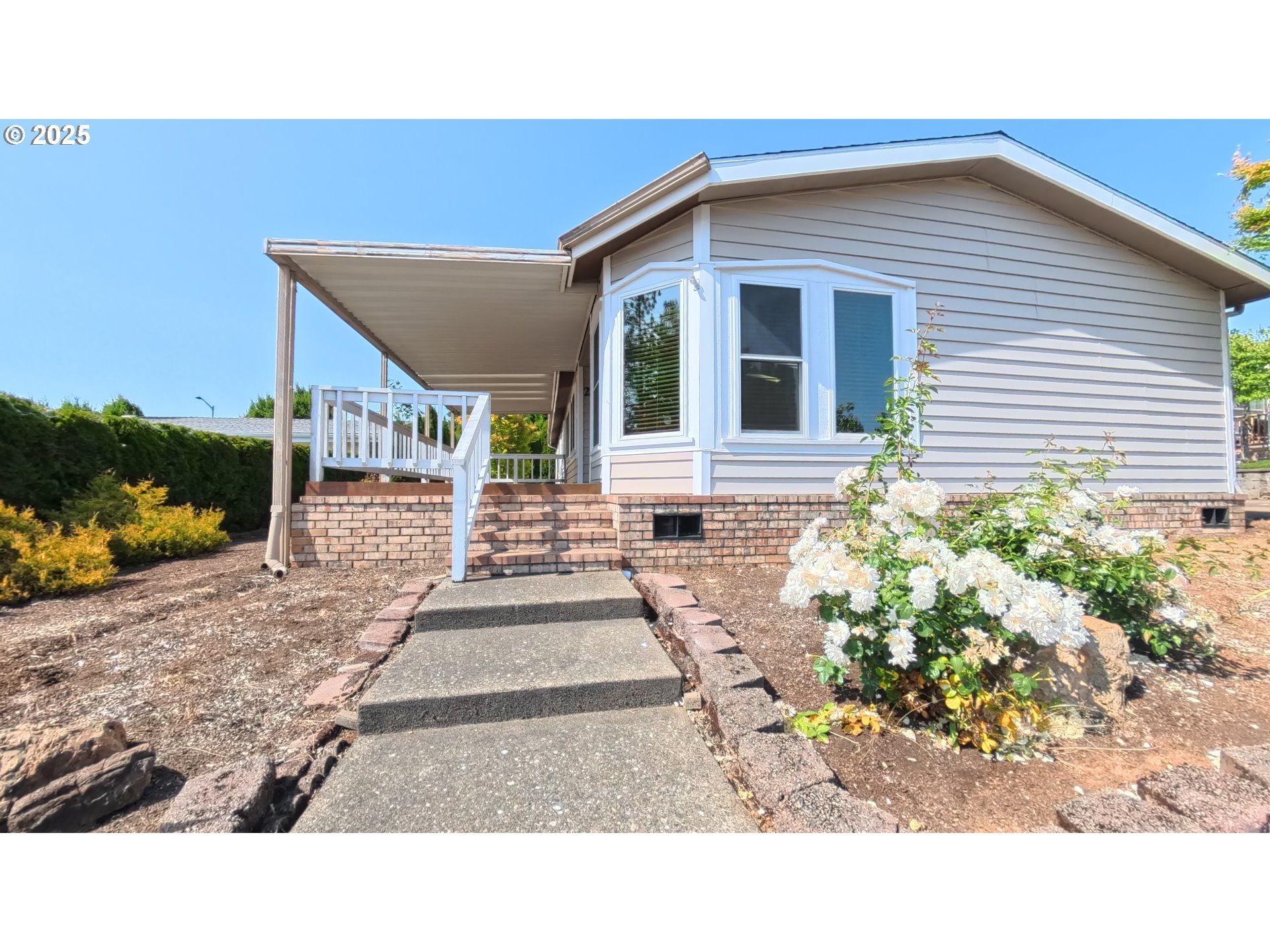 2120 ROBINS LN 2