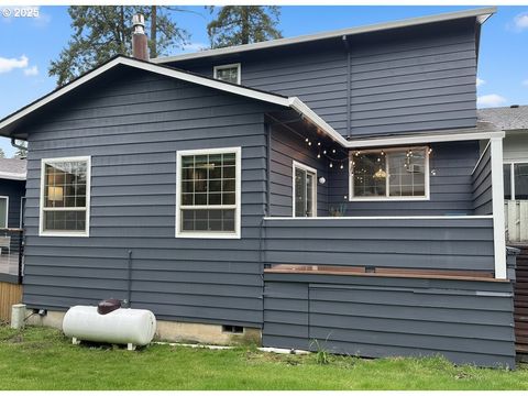 Photo of 1110 NW Springwood Ln, McMinnville, OR 97128 (MLS # 151401674)