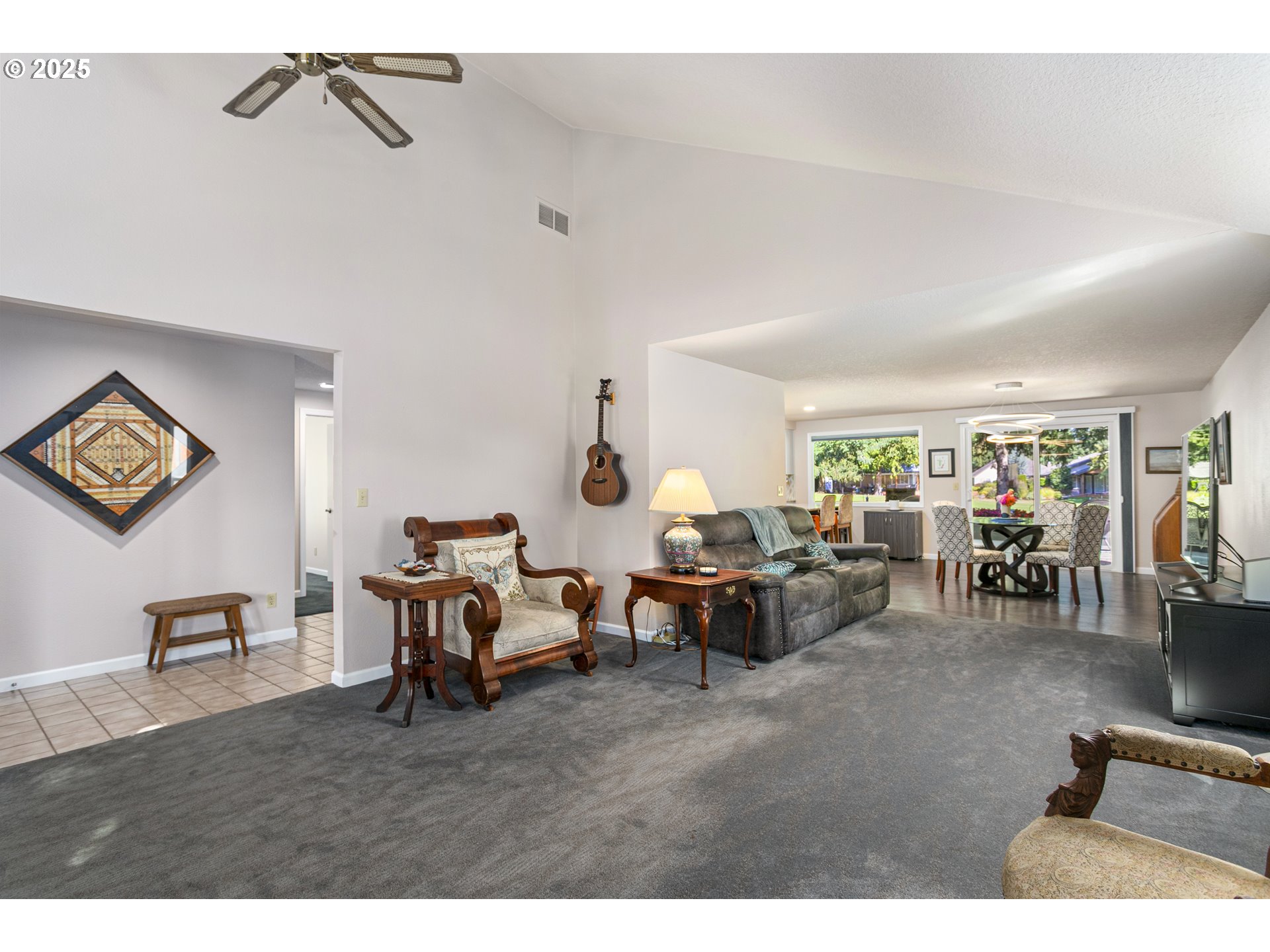 2403 SE BALBOA DR