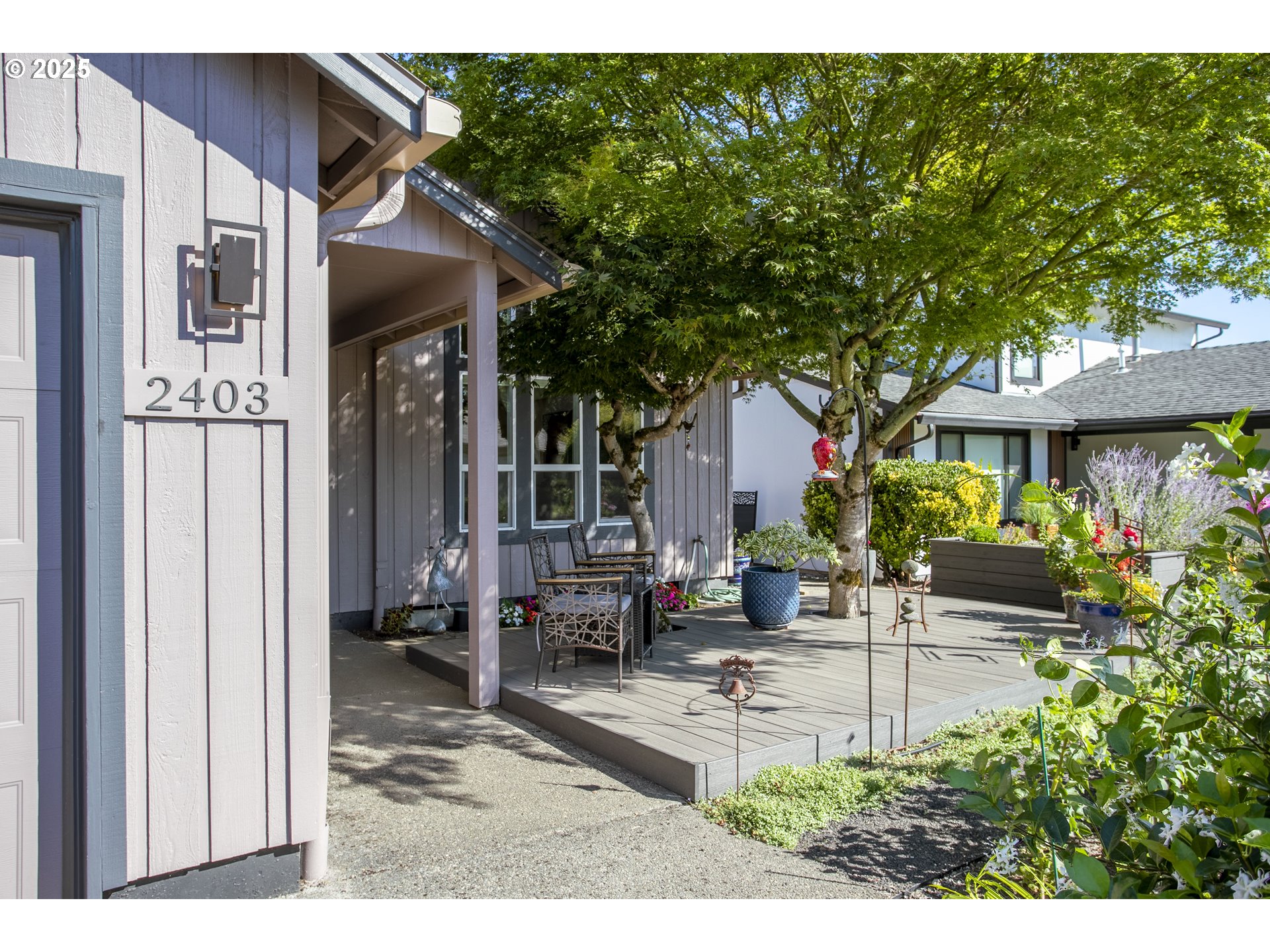 2403 SE BALBOA DR