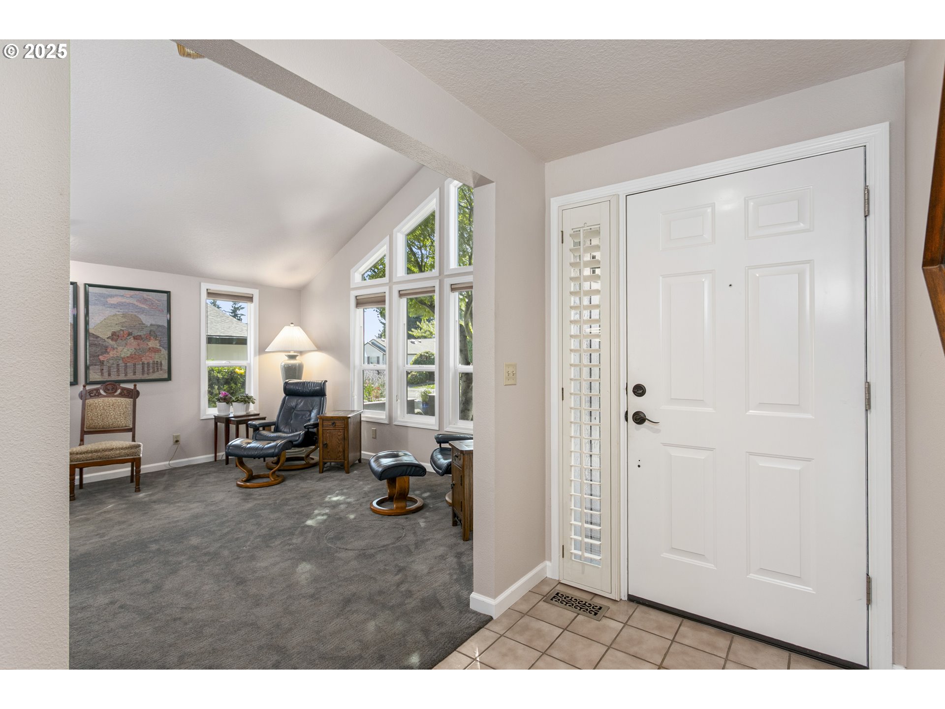 2403 SE BALBOA DR