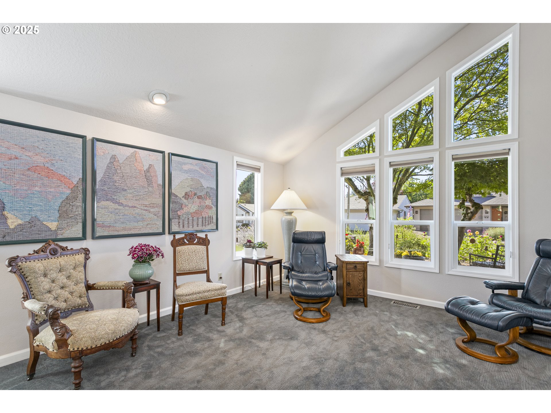 2403 SE BALBOA DR