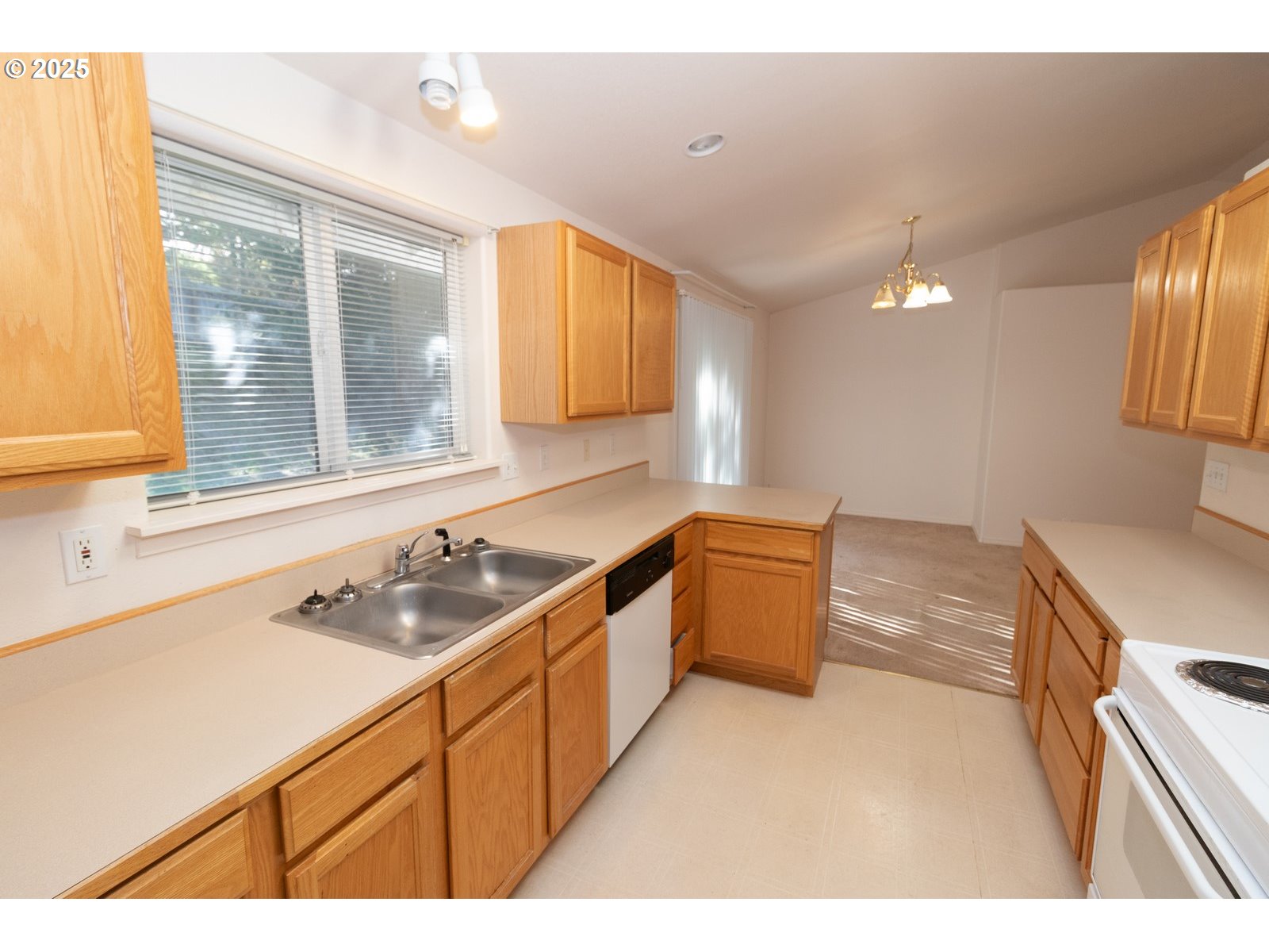 Florence, Oregon 97439, United States, 3 Bedrooms Bedrooms, ,2 BathroomsBathrooms,Residential,Pending,5661