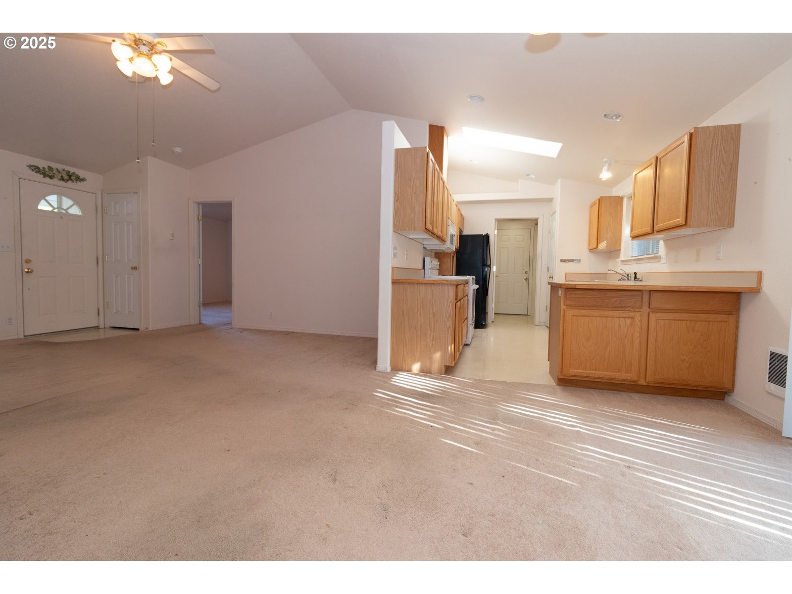 Florence, Oregon 97439, United States, 3 Bedrooms Bedrooms, ,2 BathroomsBathrooms,Residential,Pending,5661