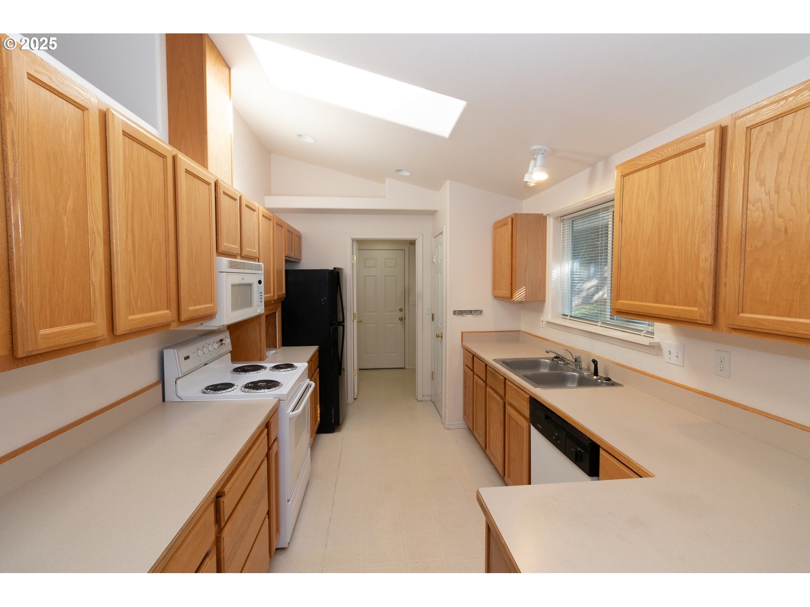 Florence, Oregon 97439, United States, 3 Bedrooms Bedrooms, ,2 BathroomsBathrooms,Residential,Pending,5661