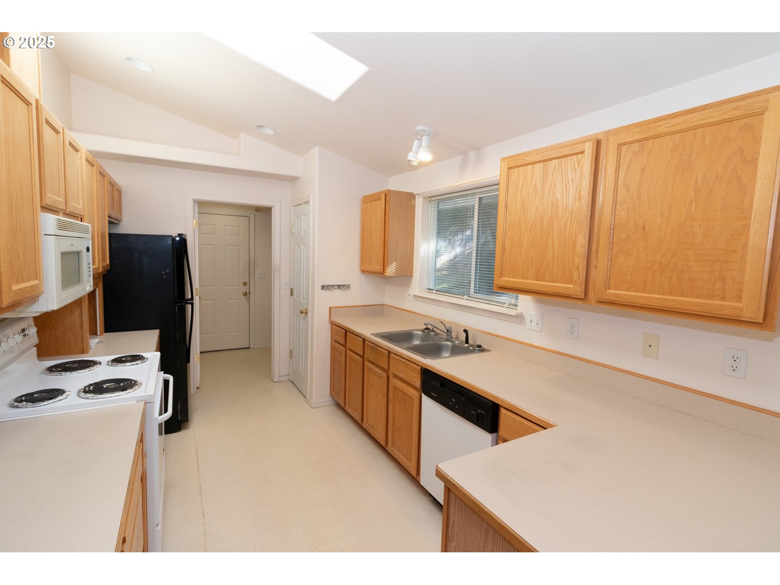 Florence, Oregon 97439, United States, 3 Bedrooms Bedrooms, ,2 BathroomsBathrooms,Residential,Pending,5661