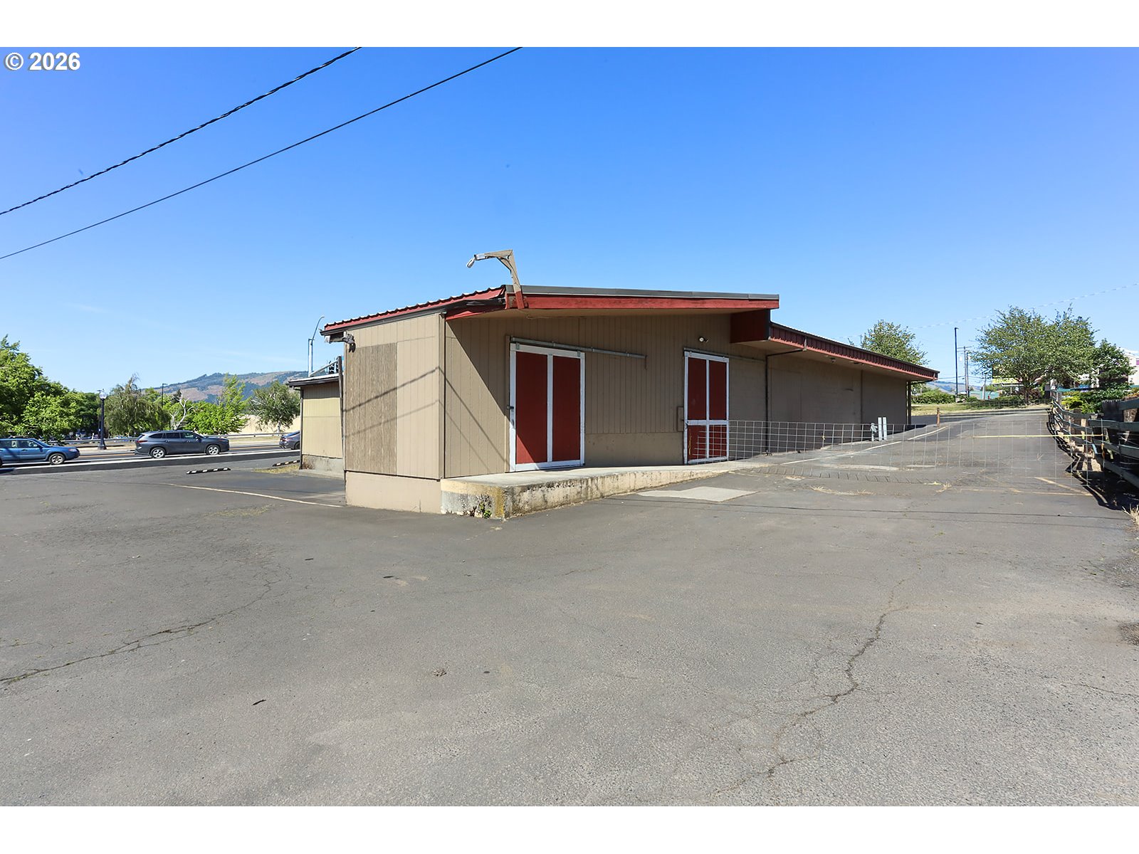 2727 CASCADE AVE