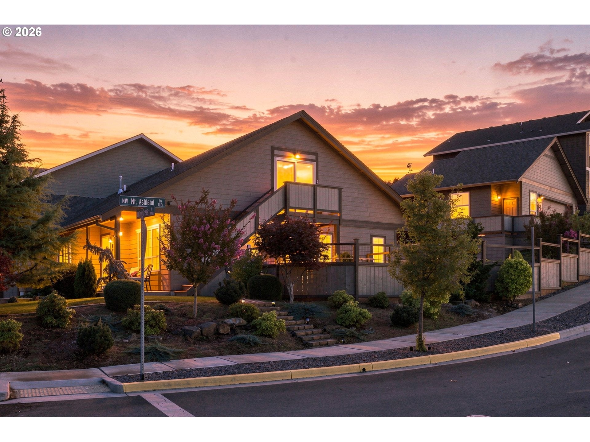 142 NW CANYON CREEK DR