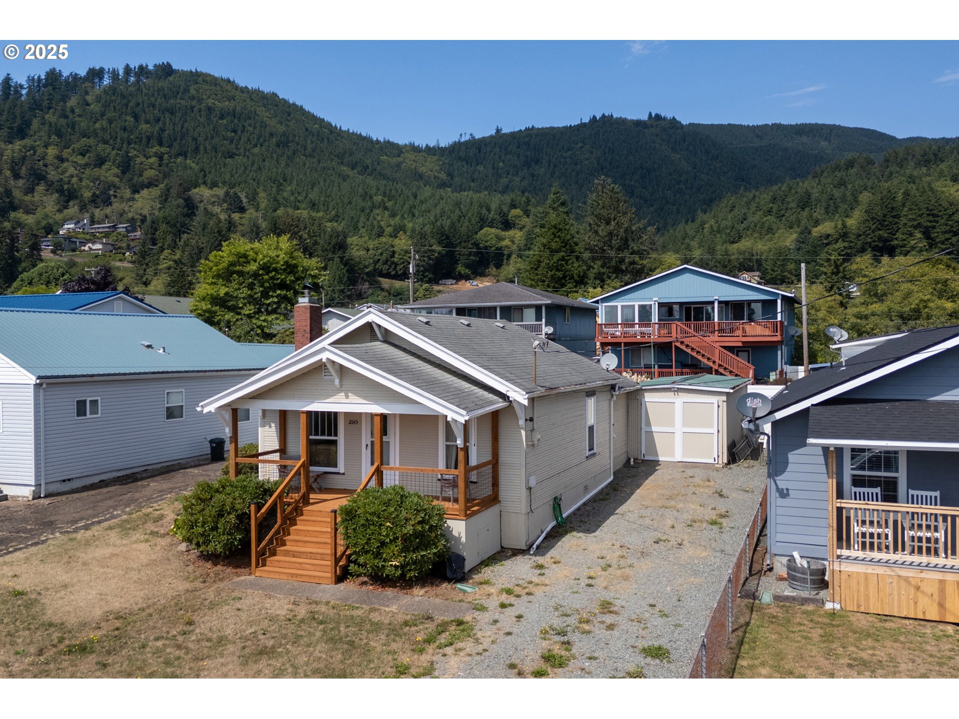 210 CYPRESS AVE