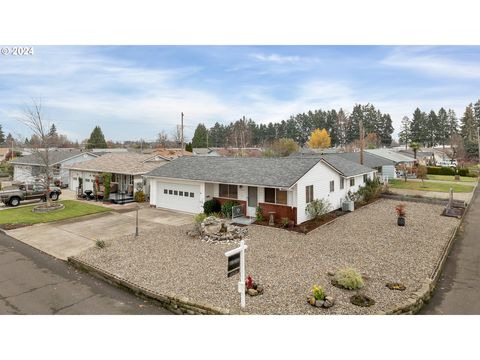 A home in Woodburn