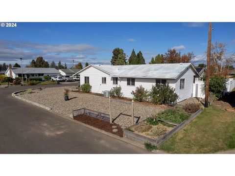 A home in Woodburn