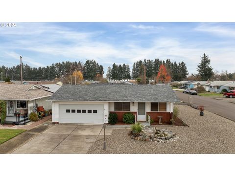 A home in Woodburn