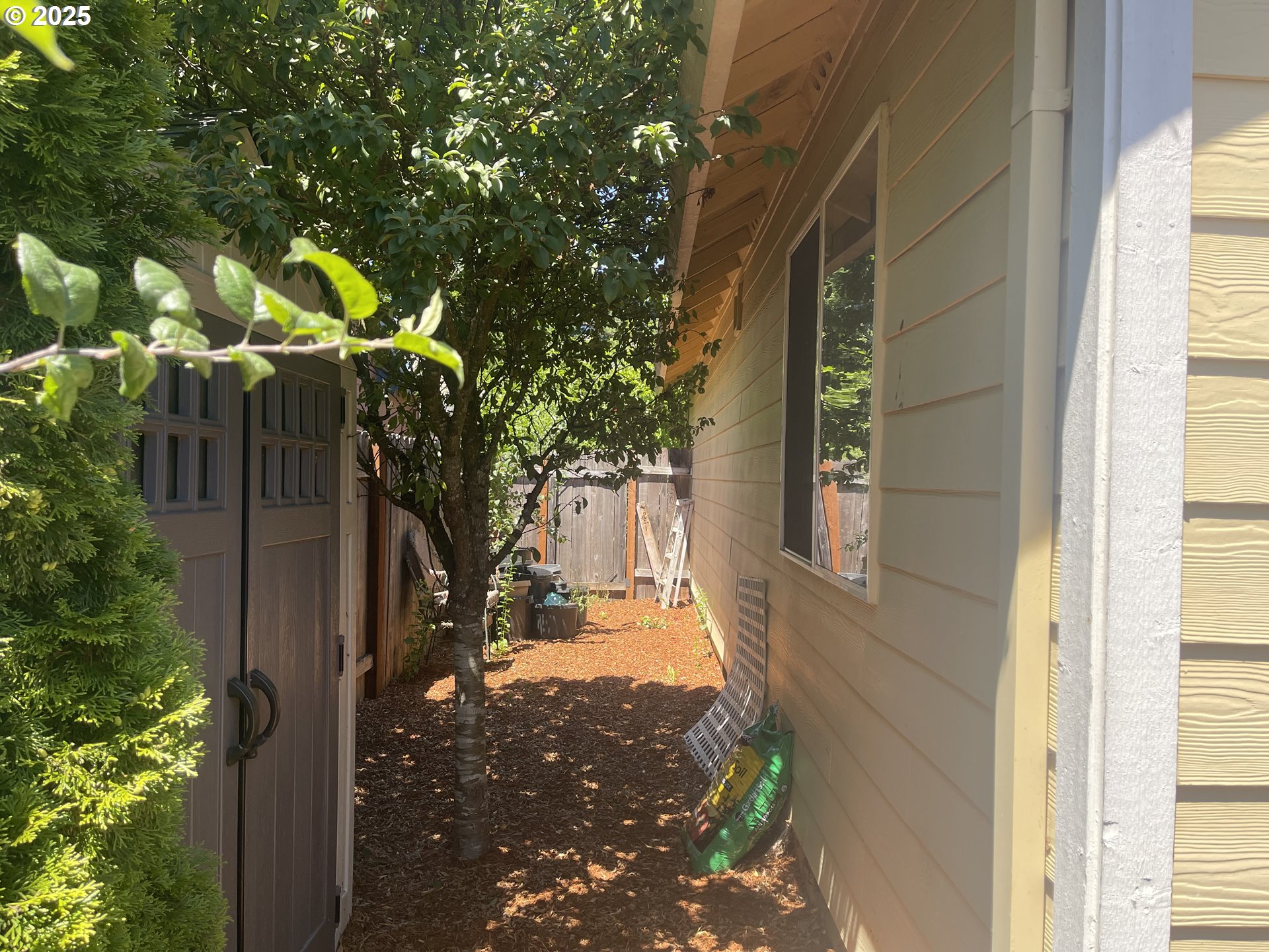 323 NW PACIFIC HILLS DR