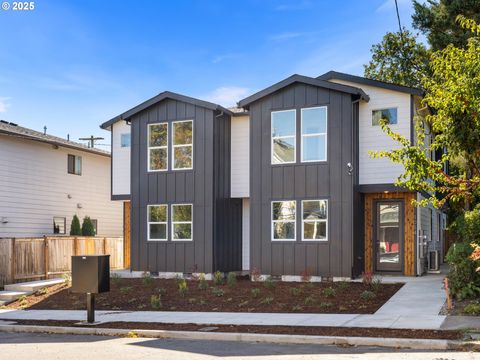 1054 SE Franklin ST Portland OR 97202