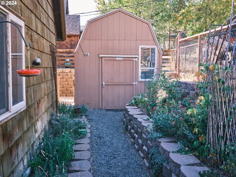 A home in Maupin