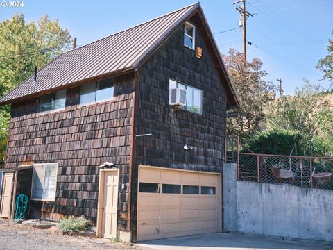 A home in Maupin